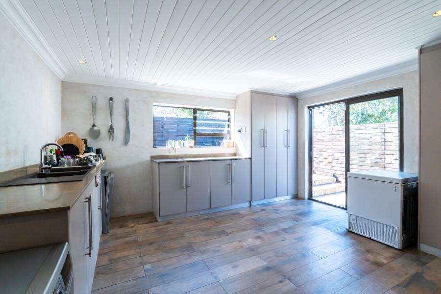 5 Bedroom Property for Sale in Van Riebeeckstrand Western Cape